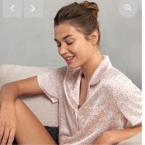 Barefoot Dreams Washed Satin Short PJ set - Rose Mist Ditsy size medium